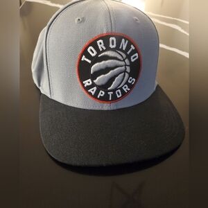 🖤Toronto Raptors NEW- Gray and Black Mitchell & Ness Cap Adjustable